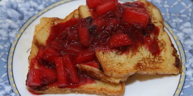 Рецепт французских тостов с имбирно-клюквенным соусом