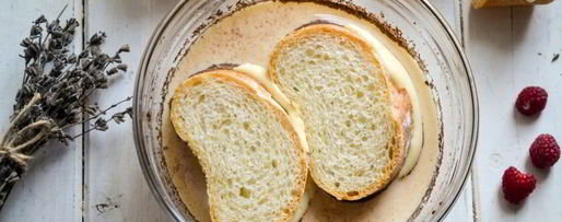 Шаг 4: французских тостов с начинкой из сливочного сыра и малины