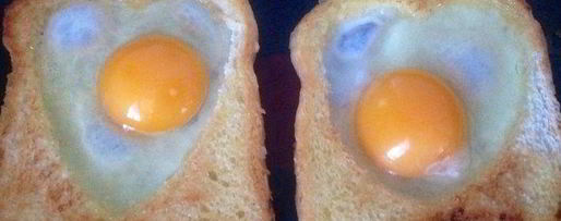 Шаг 2: глазуньи в тосте