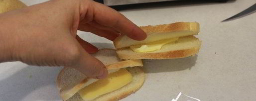 Шаг 2: просто тосты