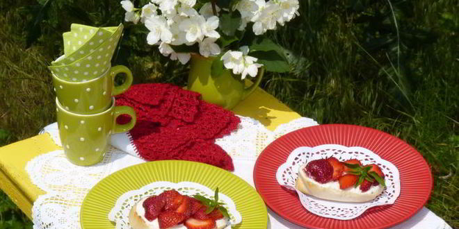 Рецепт сладких тостов с клубникой