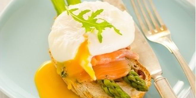 Рецепт тоста из спаржи и семги