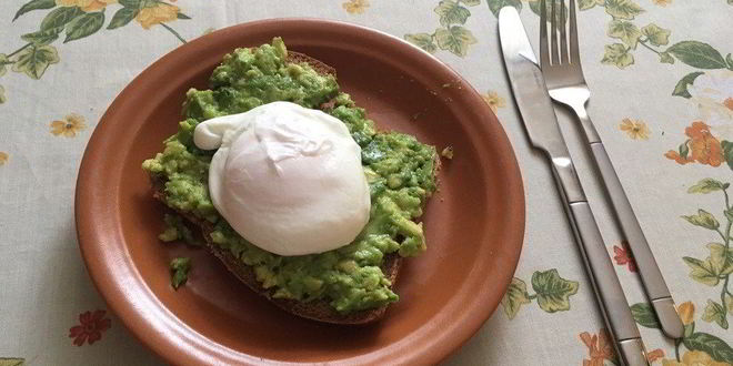 Рецепт тоста с авокадо и яйцом пашот