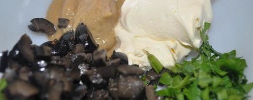 Шаг 1: тостов пикантных с креветками и маслинами