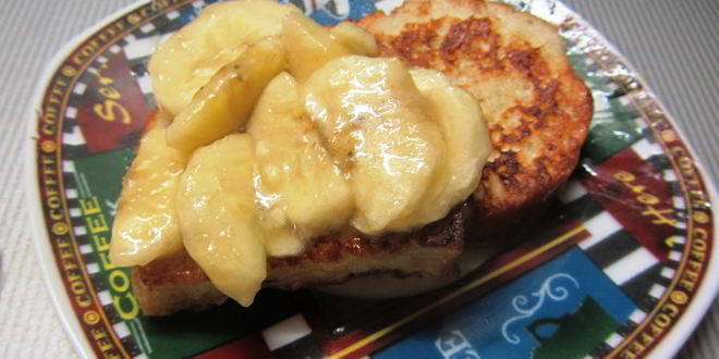 Рецепт тостов с бананово-карамельным соусом