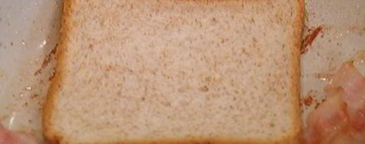 Шаг 1: тостов с беконом, помидорами, цукини и сыром