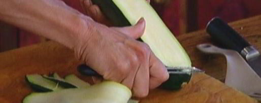 Шаг 3: тостов с беконом, помидорами, цукини и сыром