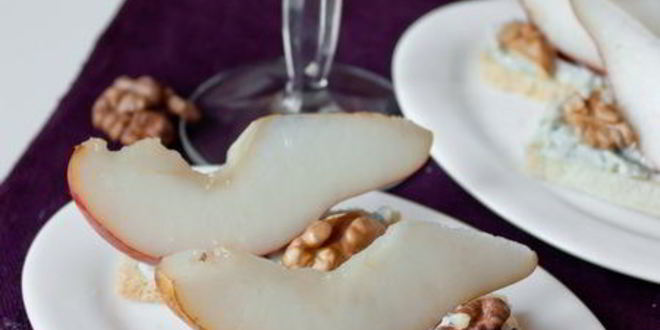 Рецепт тостов с грушами и голубым сыром