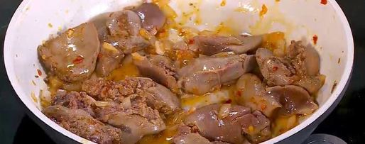 Шаг 5: тостов с куриной печенью, редиской и яйцом