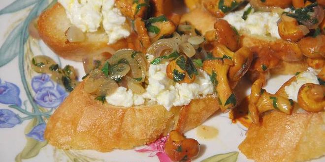 Рецепт тостов с лисичками и лимонным сыром