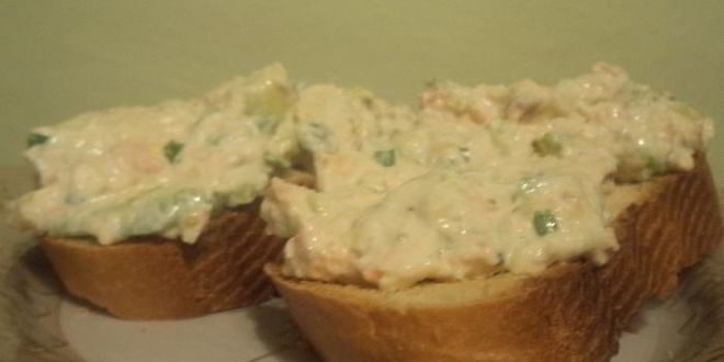 Рецепт тостов с лососем, авокадо и дижонской горчицей