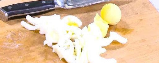 Шаг 3: тостов с сельдью, свеклой и зеленым горошком