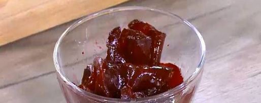 Шаг 6: тостов с сельдью, свеклой и зеленым горошком