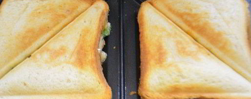 Шаг 2: тостов с сыром и крабовыми палочками