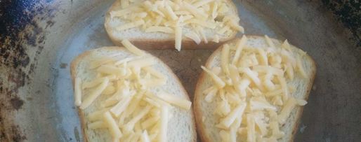 Шаг 3: тостов с сыром на сковороде