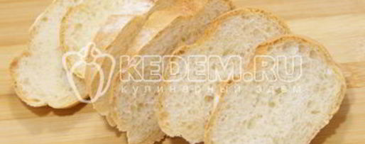 Шаг 3: тостов с томатным соусом и сыром