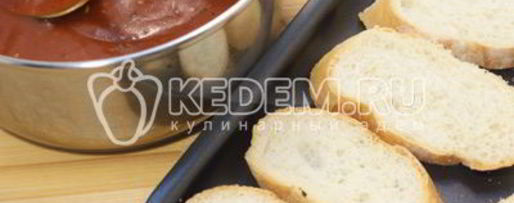 Шаг 4: тостов с томатным соусом и сыром