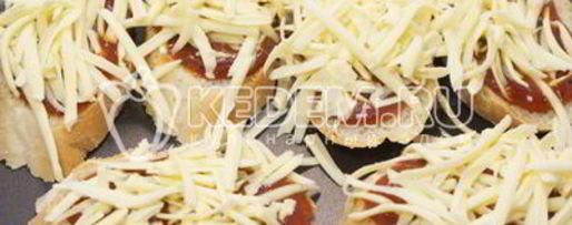 Шаг 6: тостов с томатным соусом и сыром