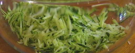 Шаг 3: тостов с цукини, сыром и луком