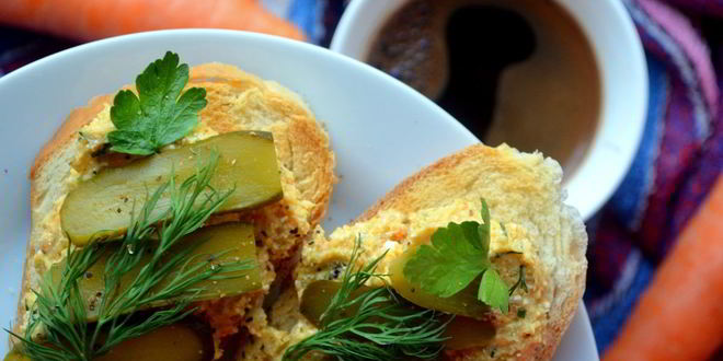 Рецепт тостов с творожно-овощной пастой