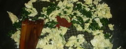 Шаг 1: тостов со шпинатом, яйцами и пармезаном