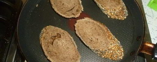 Шаг 3: тостов со шпинатом, яйцами и пармезаном