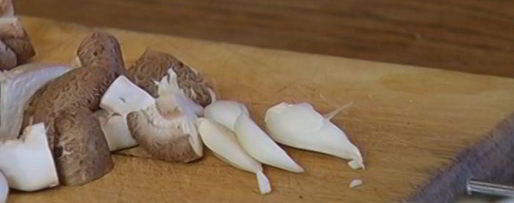 Шаг 1: жареных грибов на тостах