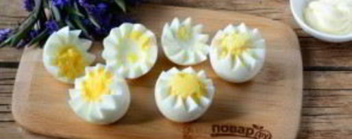 Шаг 1: вареных яиц на пасху цыплята