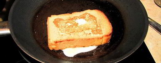 Шаг 3: глазуньи в хлебе