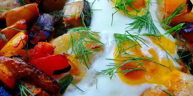 Рецепт картофеля с шампиньонами и яичницей