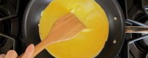 Шаг 4: простой яичницы болтунья