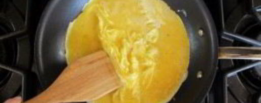 Шаг 5: простой яичницы болтунья