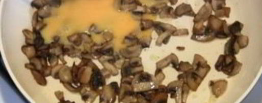 Шаг 3: простой яичницы с грибами