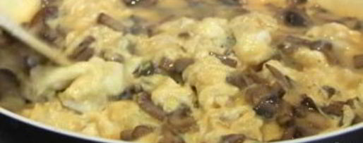 Шаг 4: простой яичницы с грибами