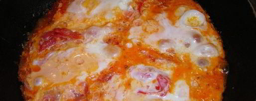 Шаг 6: сырной яичницы с креветками и помидорками