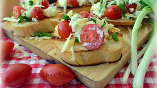 Рецепт Яичницы-болтуньи с сыром джюгас на хрустящих тостах