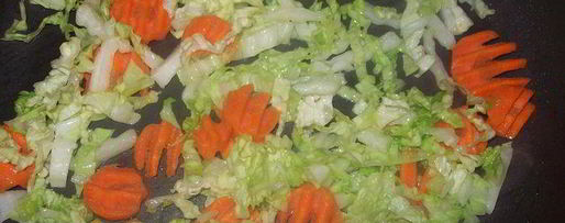 Шаг 1: яичницы фу йонг с китайской капустой