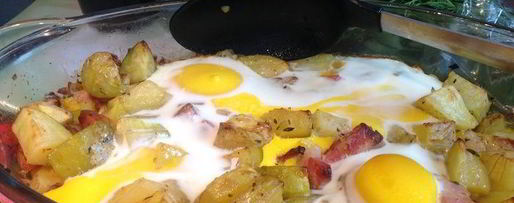 Шаг 6: яичницы и запеченный картофель с беконом и ароматными травами