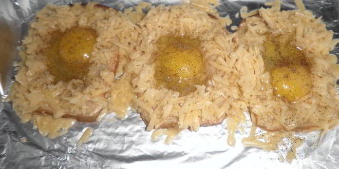 Рецепт яичницы по-украински с сыром