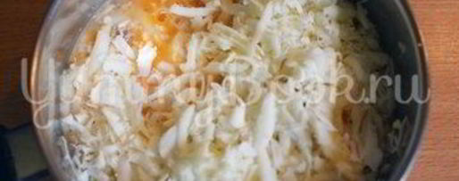 Шаг 1: яичницы с филе и грибами в слоеном тесте