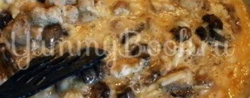 Шаг 3: яичницы с филе и грибами в слоеном тесте