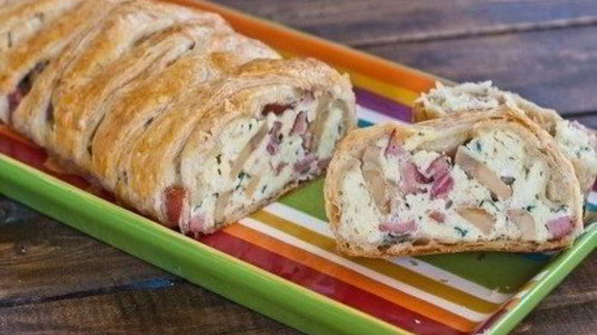 Рецепт Яичницы с грибами и колбасой в слоеном тесте