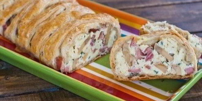 Рецепт яичницы с грибами и колбасой в слоеном тесте