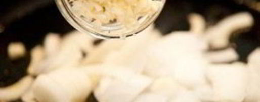 Шаг 1: яичницы с капустой кале и сыром фета