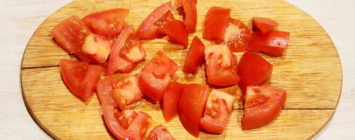 Шаг 1: яичницы с помидорами и луком