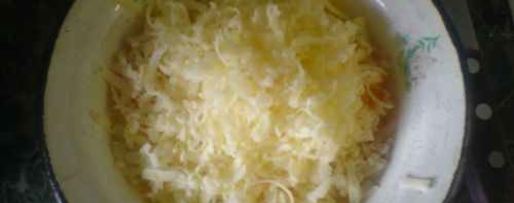 Шаг 12: яичницы с сыром, луком и чесноком