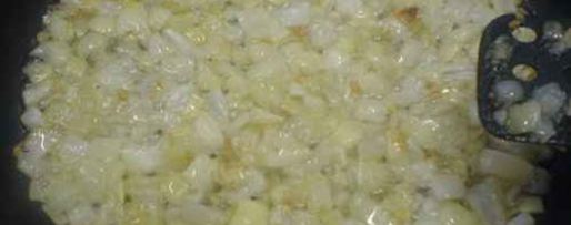 Шаг 16: яичницы с сыром, луком и чесноком