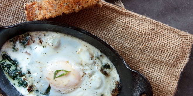 Рецепт яичницы со шпинатом и грибами в духовке