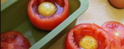 Шаг 1: яичницы в помидорах в духовке