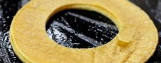 Шаг 1: яичница в тортилье